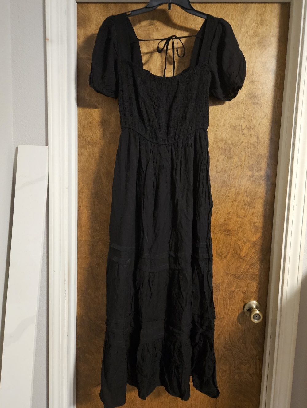 Elegant Black Maxi Dress with Puff Sleeves and Tie-Back